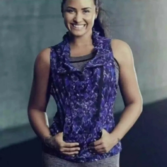 Fabletics Demi Lovato Damara Vest Size XLarge Activewear Mock Neck Mesh Camo - Picture 1 of 9